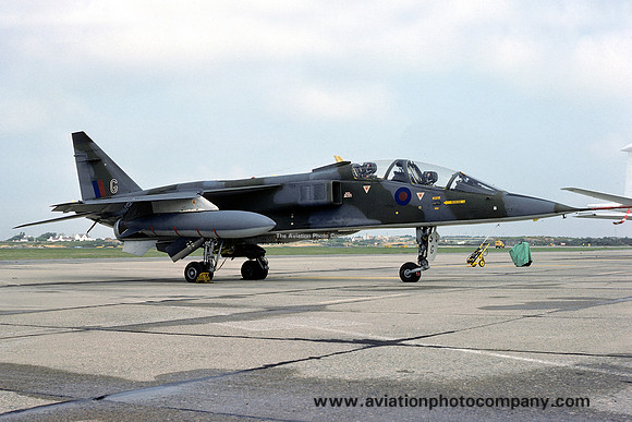 RAF 226 OCU Sepecat Jaguar T.2 XX142/G (1975)
