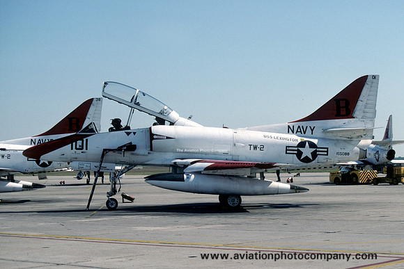 US Navy TW-2 Douglas TA-4J Skyhawk 155088/B-101 (1988)