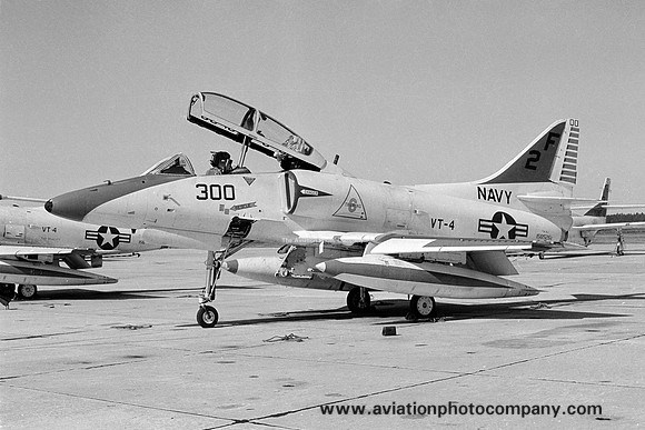 US Navy VT-4 Douglas TA-4J Skyhawk 158526/2F-300 (1974)