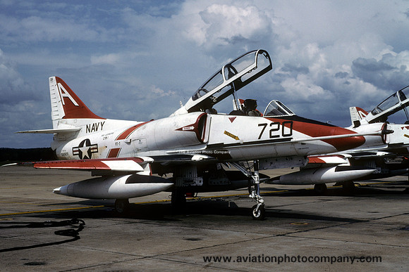 US Navy VT-7 Douglas TA-4J Skyhawk 156929/A-720 (1991)