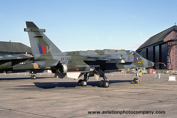 RAF 226 OCU Sepecat Jaguar GR.1 XX742/14 (1975)