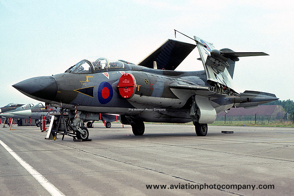 RAF 16 Squadron Blackburn Buccaneer S.2 XW527 (1975)
