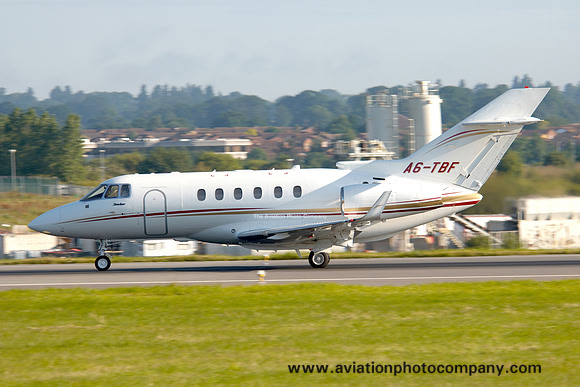 Elite Jets Dubai Hawker 850XP A6-TBF at Luton (2007)