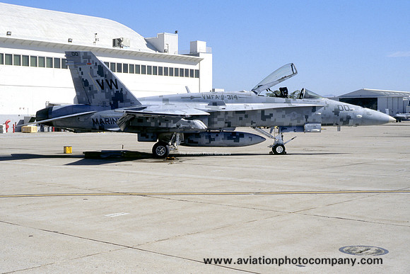 US Marines VMFA-314 McDonnell Douglas F/A-18C Hornet 165188/VW-00 (2006)
