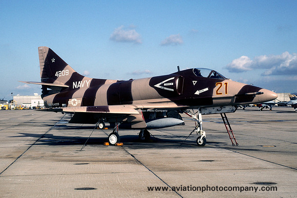 US Navy VF-126 Douglas A-4F Skyhawk 154209/NJ-621 (1993)