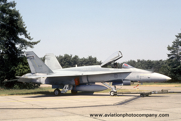 Canadian Air Force 1 CAG McDonnell Douglas CF-188 Hornet 188738 (1986)