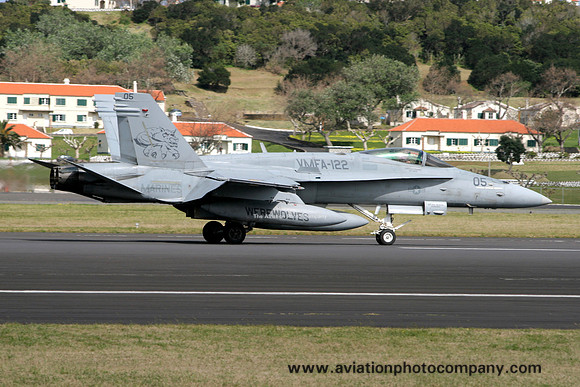 US Marines VMFA-122 McDonnell Douglas F/A-18C Hornet 164271/DC-05 at Lajes (2009)