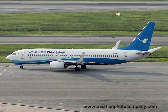 Xiamen Air Boeing 737-800 B-1915 at Singapore IAP (2015)