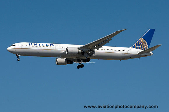 United Boeing 767-400 N59053 at Los Angeles IAP (2013)