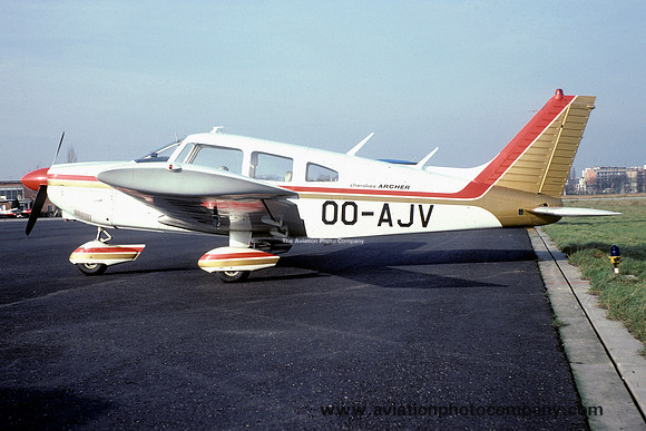 Piper PA-28-180 Cherokee OO-AJV (1978)