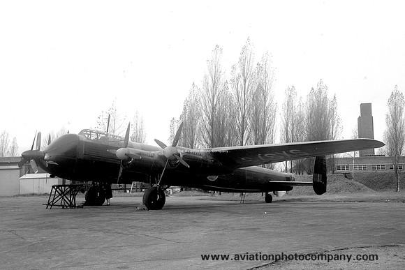 RAF Avro Lincoln B.2 XS073 with Nomad engine test bed (1952)