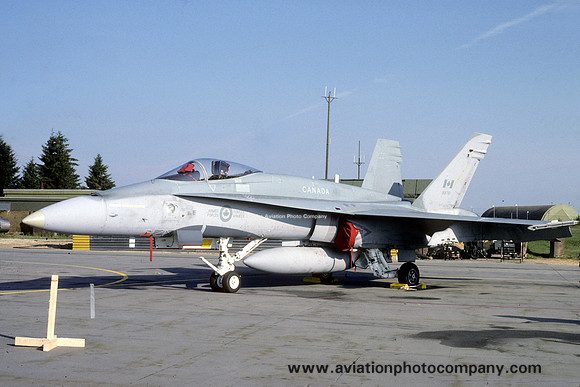 Canadian Armed Forces 1 CAG McDonnell Douglas CF-188 Hornet 188751 (1986)