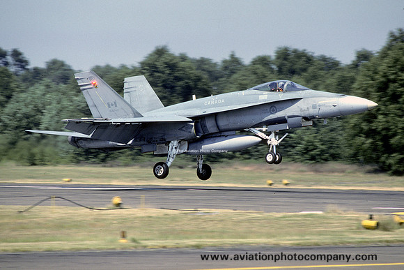 Canadian Armed Forces 1 CAG McDonnell Douglas CF-188 Hornet 188740 (1986)
