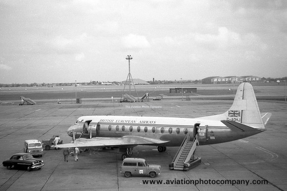 British European Airways Vickers Viscount G-AOHJ at London Heathrow (1960)