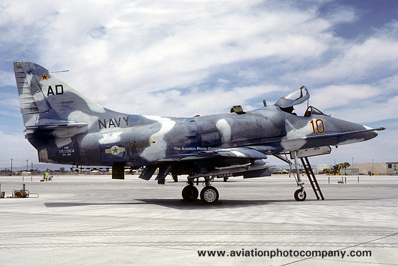 US Navy VF-43 Douglas A-4E Skyhawk 151064/AD-10 (1986)