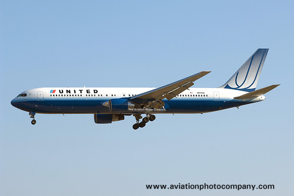 United Airlines Boeing 767-322(ER) N651UA (2008)