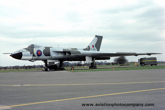 RAF 44 Squadron Avro Vulcan B.2 XL388 (1976)