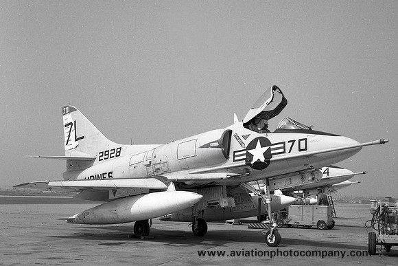 US Marines Los Alamitos Douglas A-4B Skyhawk 142928/7L-70