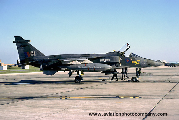 RAF 17 Squadron Sepecat Jaguar GR.1 XX964/BL (1976)