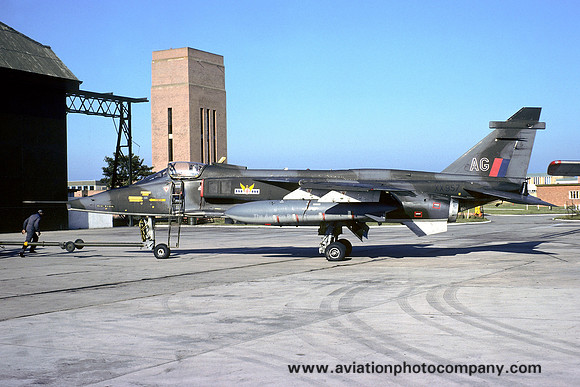 RAF 15 Squadron Sepecat Jaguar GR.1 XX957/AG (1976)