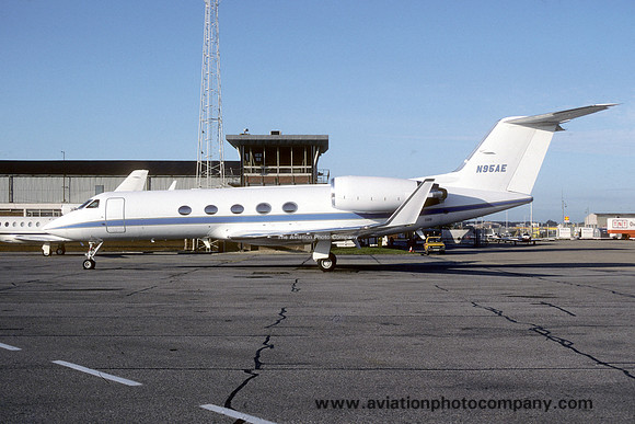 American Express Gulfstream IV N95AE at Luton (1988)
