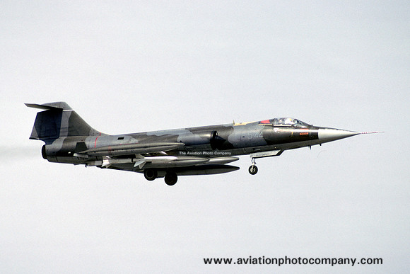 Italian Air Force 5 Stormo Lockheed F-104S Starfighter MM6787/5-44 (1991)