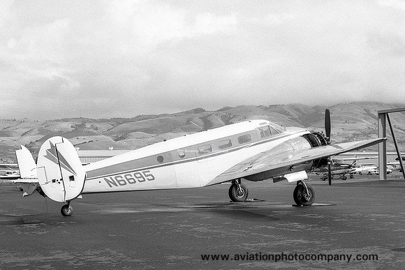 Beech D18S (3N Expeditor) N6695 (1970)
