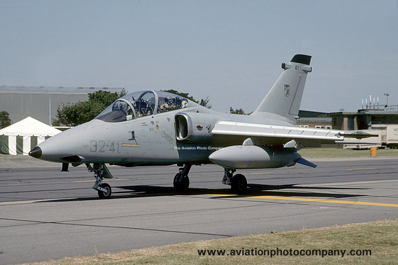 Italian Air Force 32 Stormo Aeritalia AMX-T MM55030/32-41 (1995)