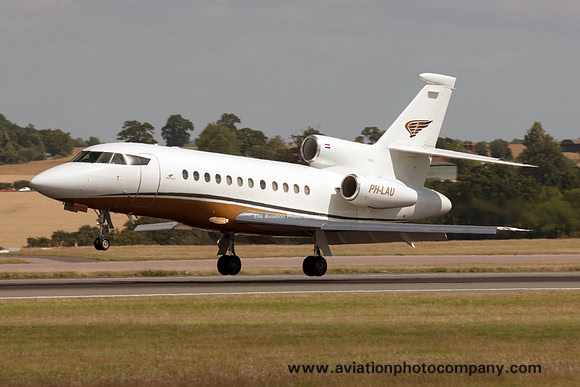 IQ Air Dassault Falcon 900 PH-LAU at Luton (2015)