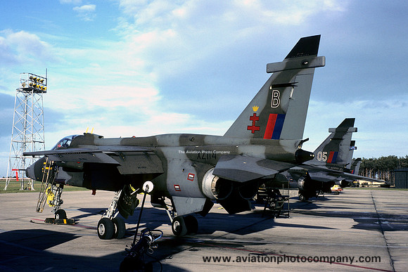 RAF 41 Squadron Sepecat Jaguar GR.1 XZ114/B (1976)