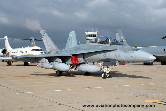 Canadian Air Force 409 Squadron McDonnell Douglas CF-188 Hornet 188925 (2007)
