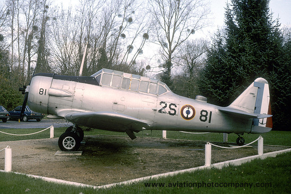 French Navy North American SNJ-5 Texan 43981 displayed at Lorient (1995)