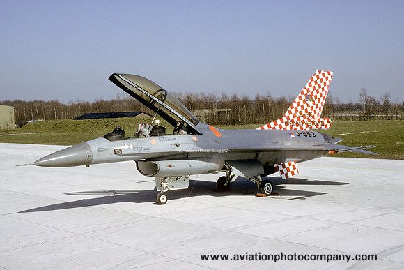 Dutch Air Force GD F-16B Fighting Falcon J-653 (1995)