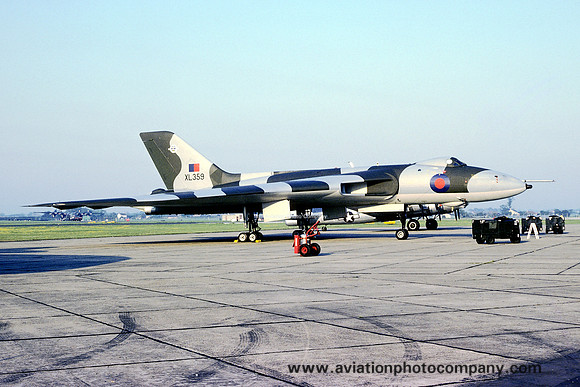 RAF 230 OCU Avro Vulcan B.2 XL359 (1977)