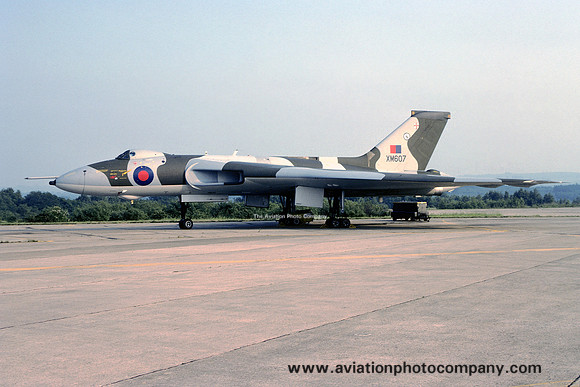 RAF 44 Squadron Avro Vulcan B.2 XM607 (1977)
