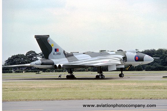 RAF 9 Squadron Avro Vulcan B.2 XL389 (1977)