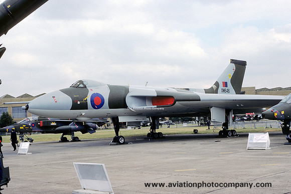 RAF 9 Squadron Avro Vulcan B.2 XM646 (1977)