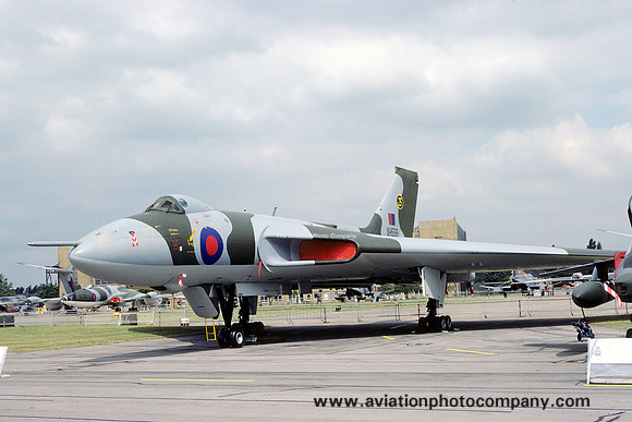 RAF 35 Squadron Avro Vulcan B.2 XH559 (1977)