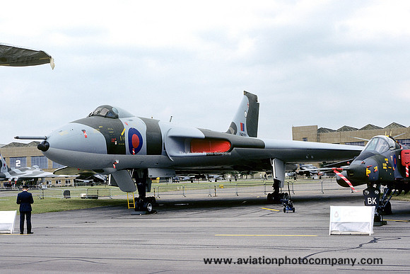 RAF 44 Squadron Avro Vulcan B.2 XM609 (1977)