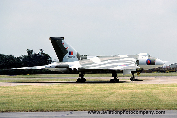 RAF 50 Squadron Avro Vulcan B.2 XM650 (1977)