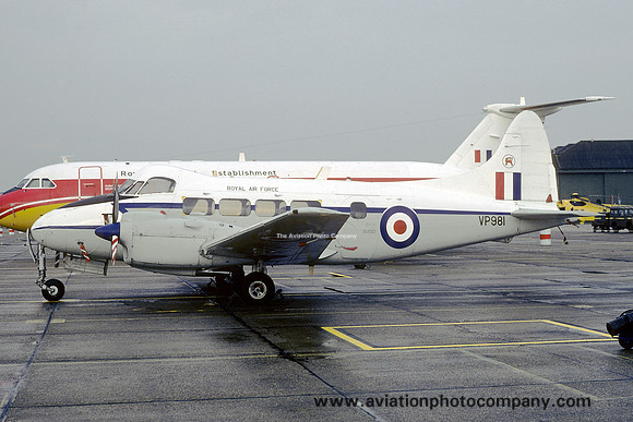 RAF 207 Squadron De Havilland Devon C.2 VP981 (1977)