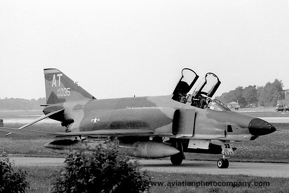USAF 10 TRW 32 TRS McDonnell RF-4C Phantom 64-1035/AT (1970)