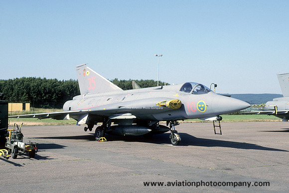 Swedish Air Force F10 SAAB Draken J-35J 33569/35 (1995)