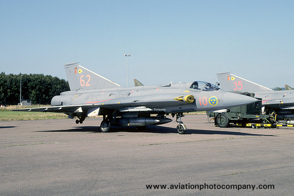 Swedish Air Force F10 SAAB Draken J-35J 35586/62 (1995)