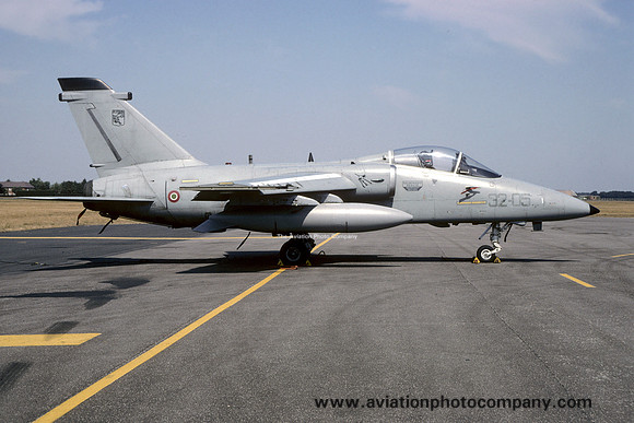 Italian Air Force 32 Stormo Aeritalia AMX MM7155/32-05 (1995)