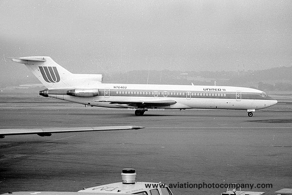 United Airlines Boeing 727-200 N7646U (1977)