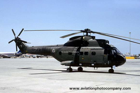 Lebanese Air Force Aerospatiale/ICA Brasov SA.330B Puma L-910 (1989)