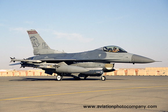 USAF Arkansas ANG 184 FS GD F-16C Fighting Falcon 87-0293/FS at Prince Sultan AB (2002)