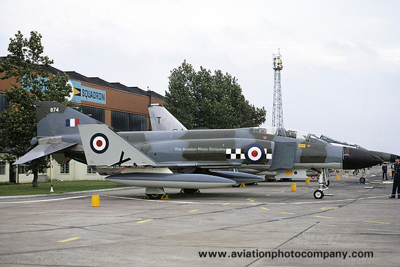 RAF 43 Squadron McDonnell F-4K Phantom FG.1 XT874 (1969)
