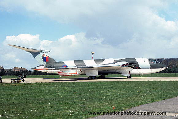 RAF 214 Squadron Handley Page Victor K.1A XA932 (1977)